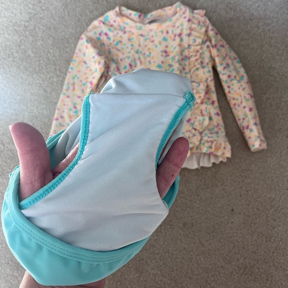 Like new! My toddler wore this once! - Picture 2 of 2